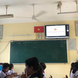 Phong trào lớp em treo ảnh Bác Hồ